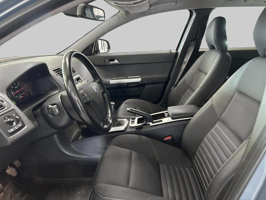VOLVO V50 2011