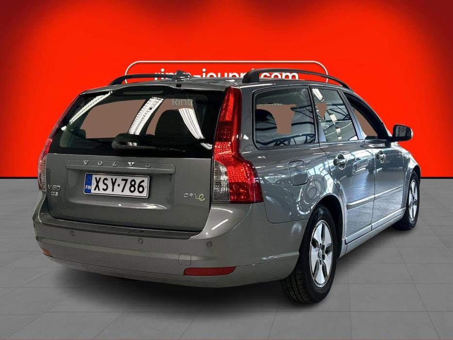 VOLVO V50 2011