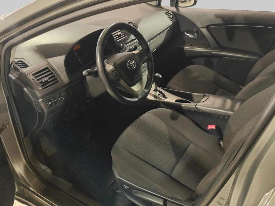 TOYOTA Avensis 2010