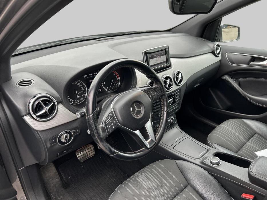 MERCEDES-BENZ B 2013