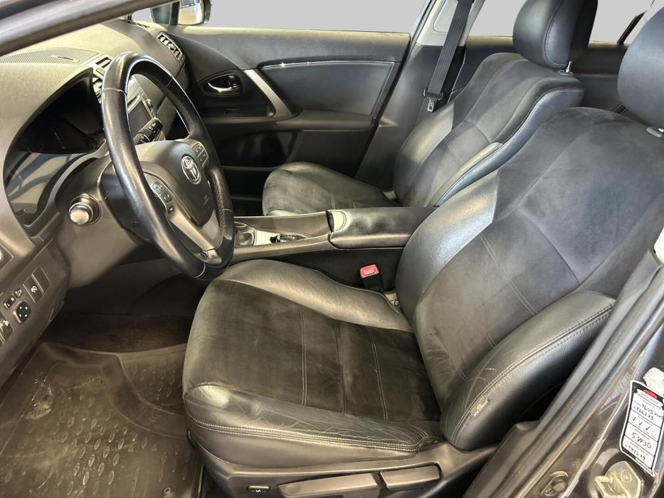 TOYOTA Avensis 2013