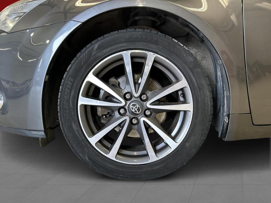 TOYOTA Avensis 2013