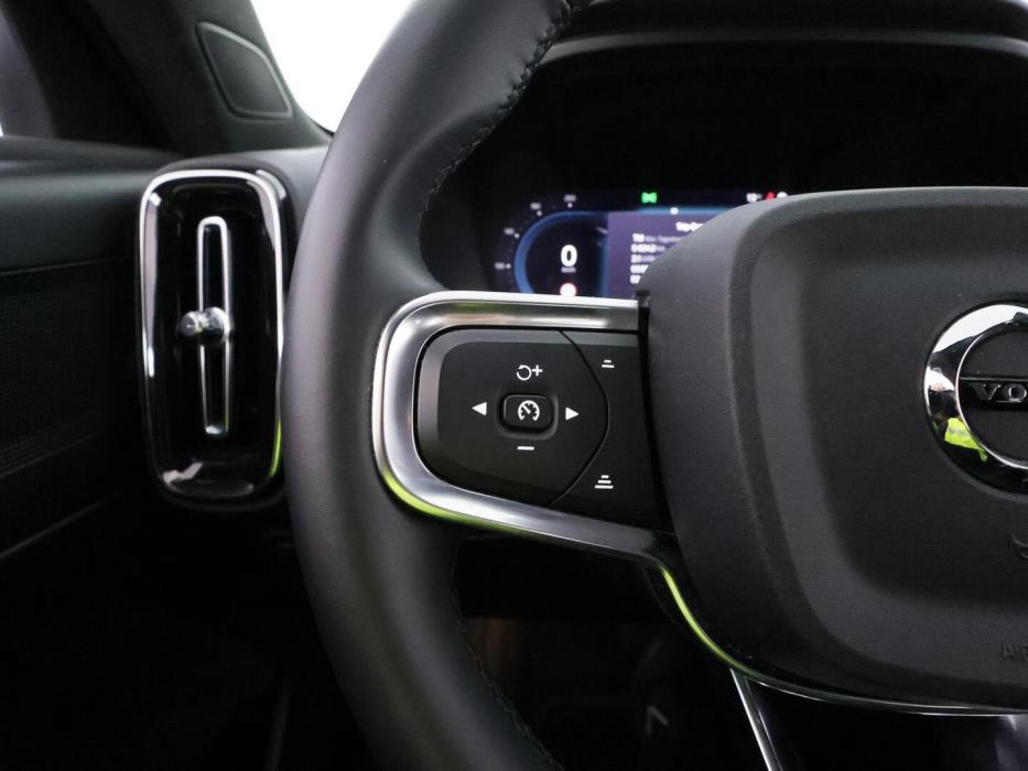 VOLVO XC40 2023