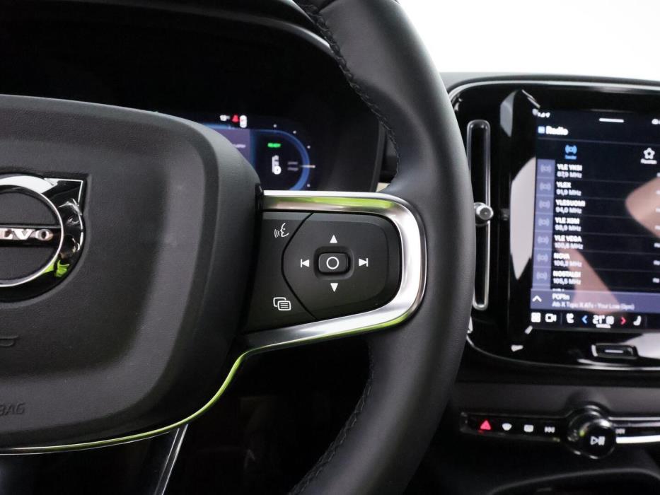 VOLVO XC40 2023