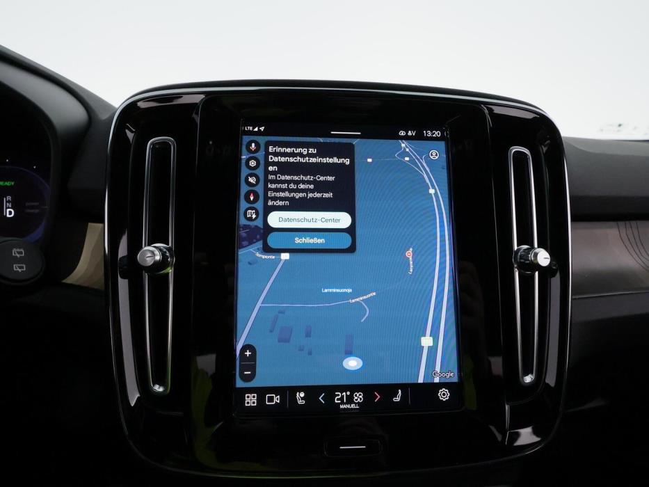 VOLVO XC40 2023