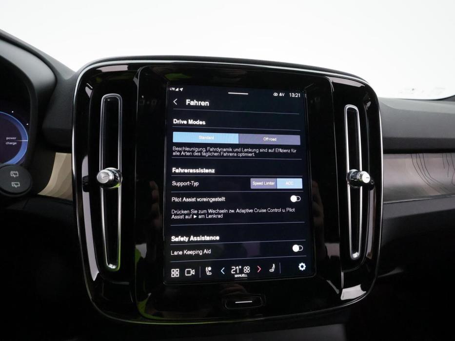 VOLVO XC40 2023