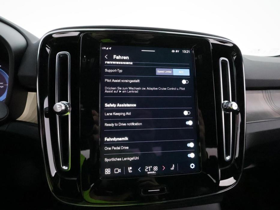 VOLVO XC40 2023