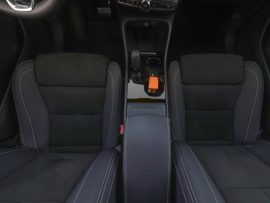VOLVO XC40 2023
