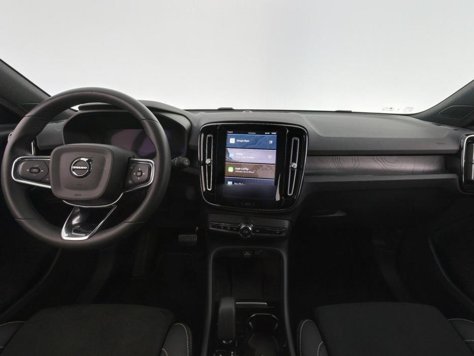 VOLVO XC40 2023