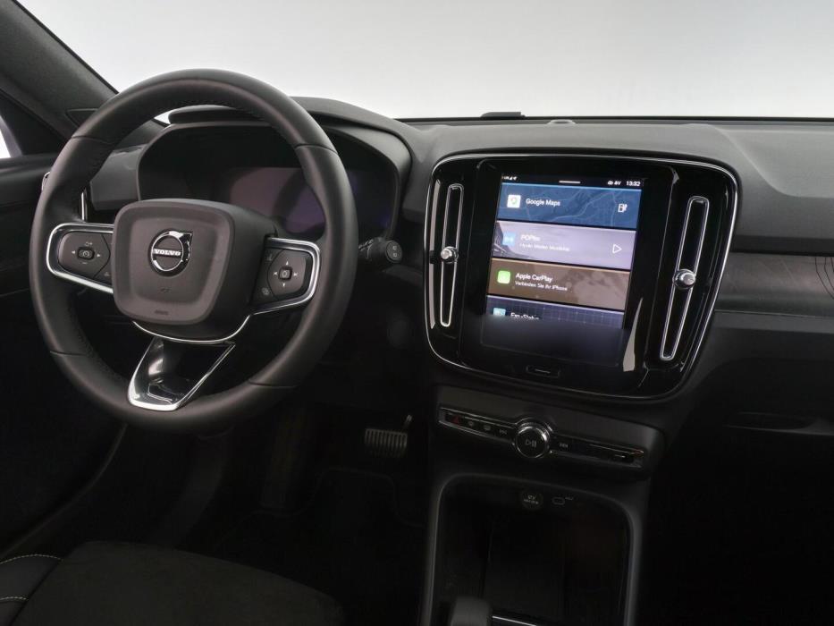 VOLVO XC40 2023