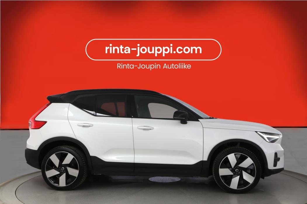 VOLVO XC40 2023