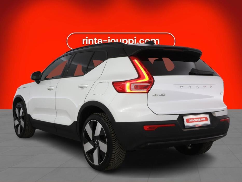 VOLVO XC40 2023
