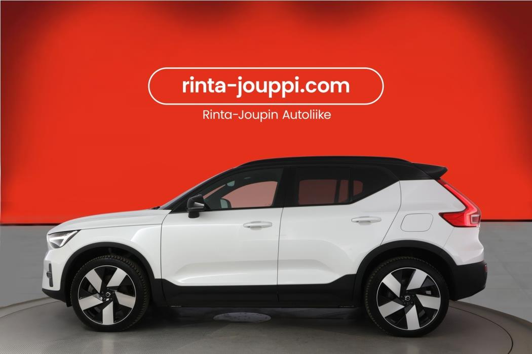 VOLVO XC40 2023