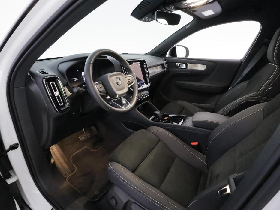 VOLVO XC40 2023