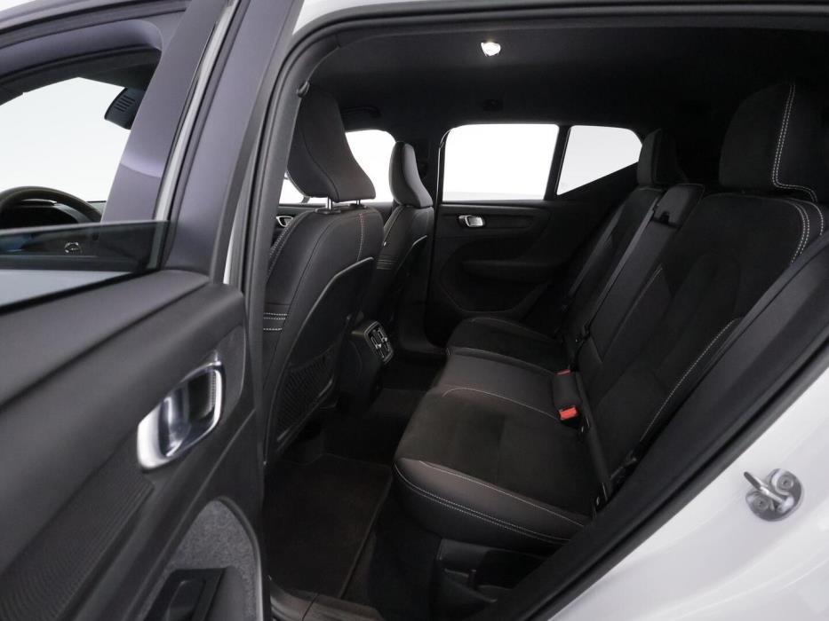 VOLVO XC40 2023