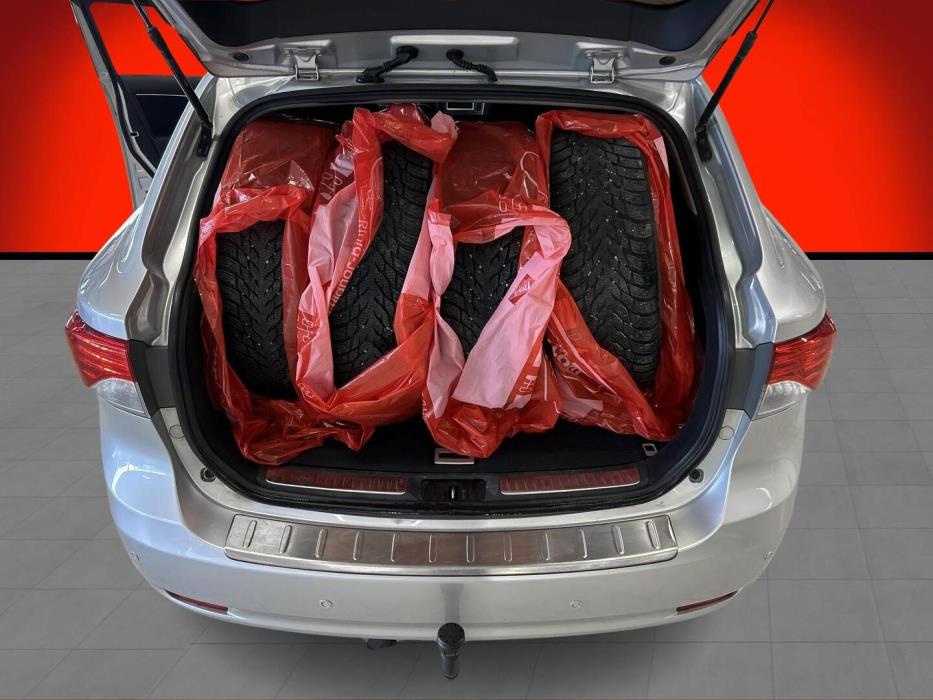 TOYOTA Avensis 2014