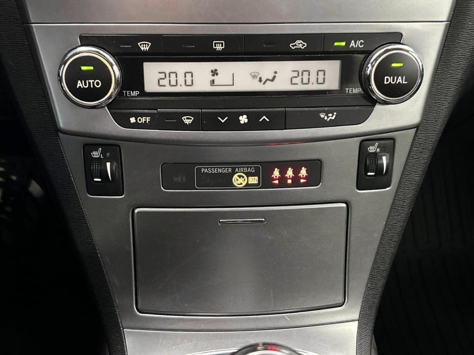 TOYOTA Avensis 2014