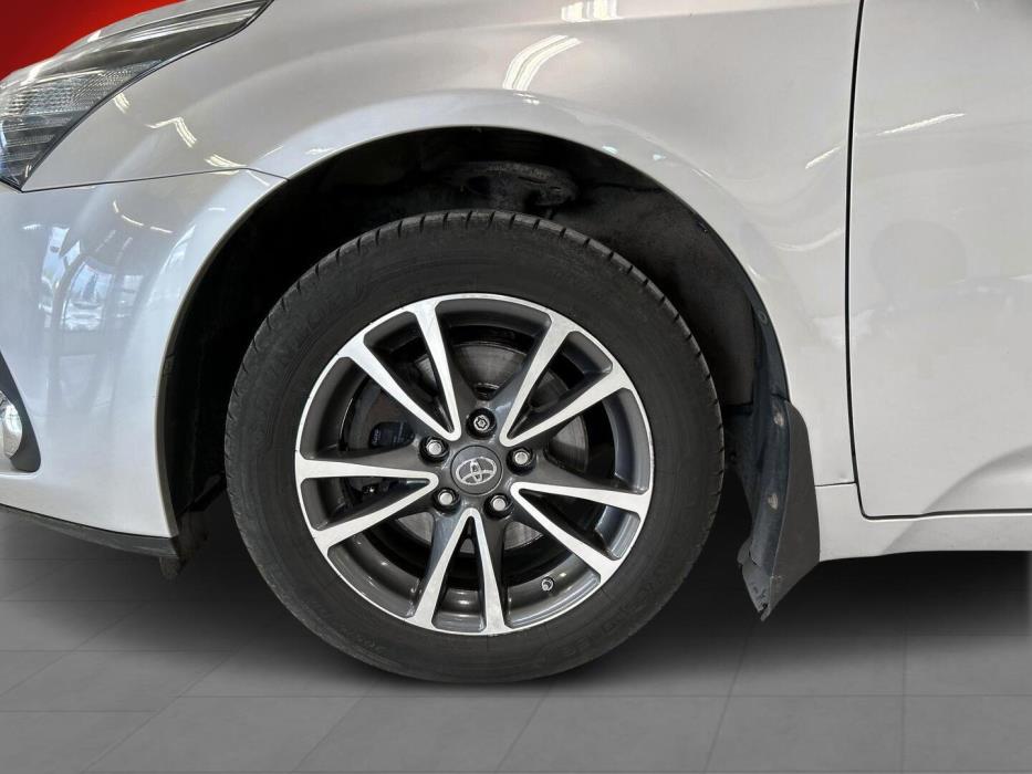 TOYOTA Avensis 2014