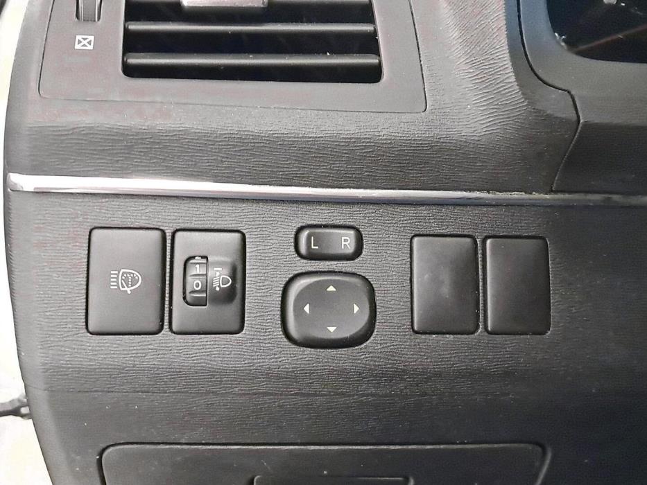 TOYOTA Avensis 2011