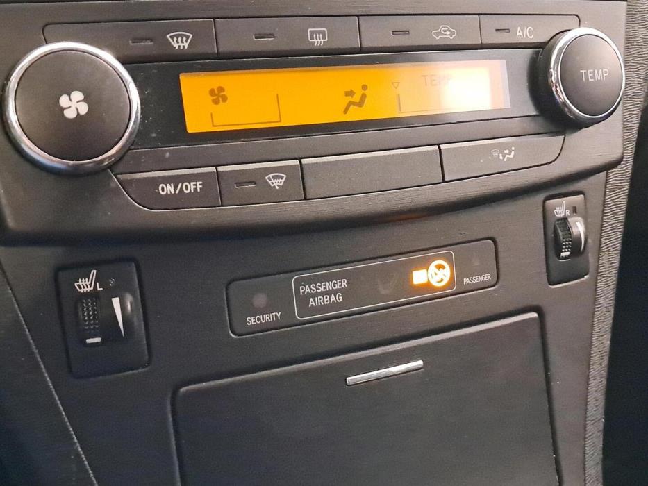 TOYOTA Avensis 2011
