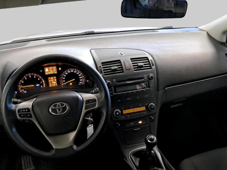 TOYOTA Avensis 2011