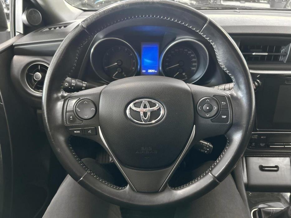 TOYOTA Auris 2016
