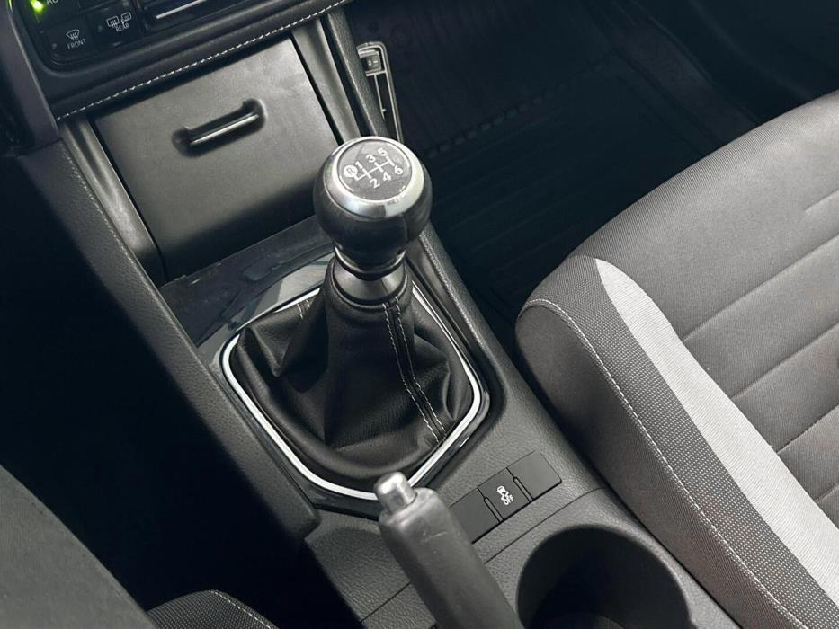 TOYOTA Auris 2016