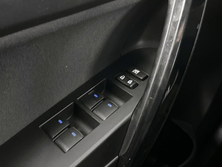 TOYOTA Auris 2016