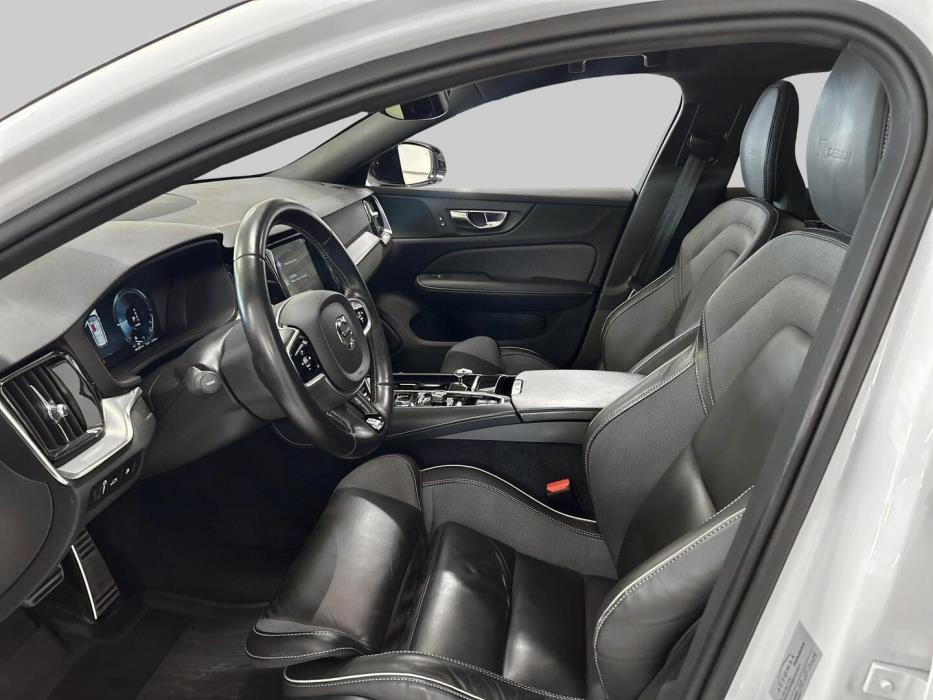 VOLVO V60 2020