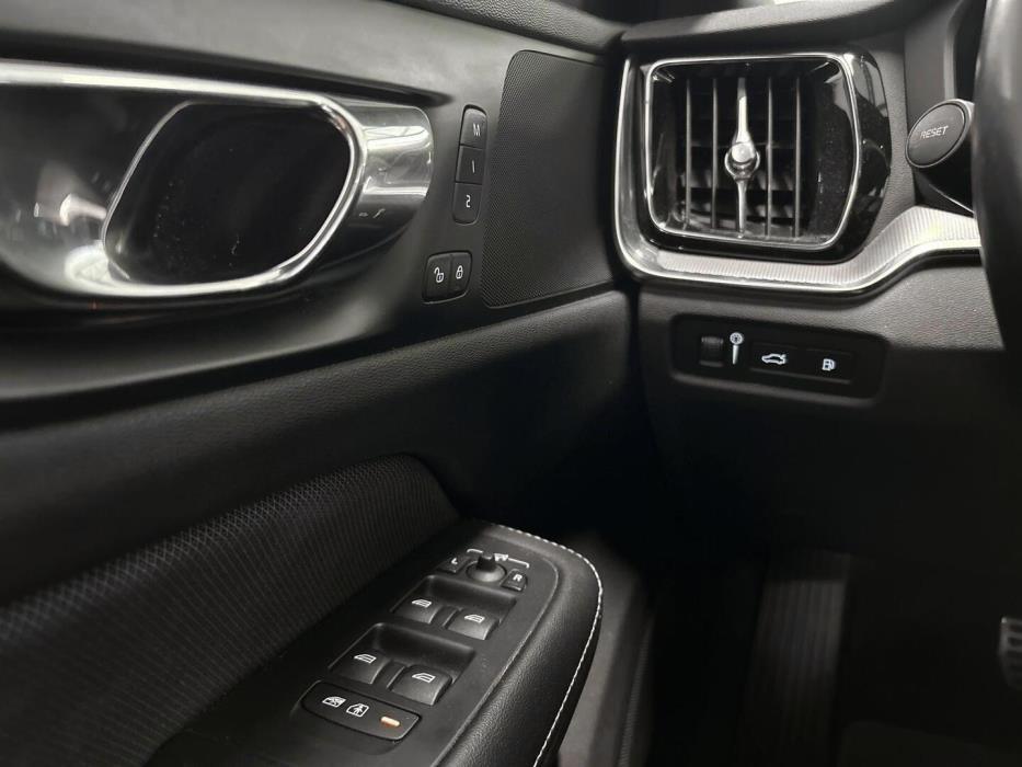 VOLVO V60 2020