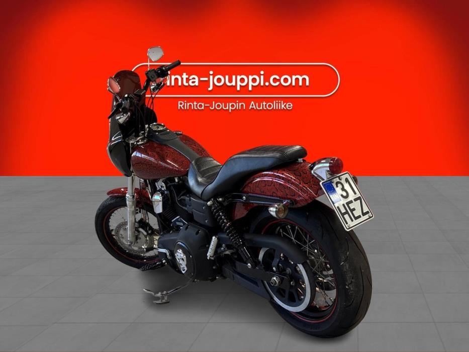 HARLEY-DAVIDSON DYNA 2011