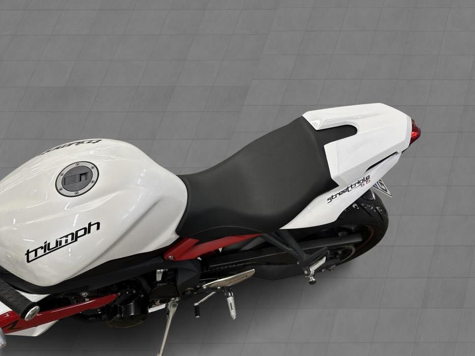 TRIUMPH STREET TRIPLE 2015