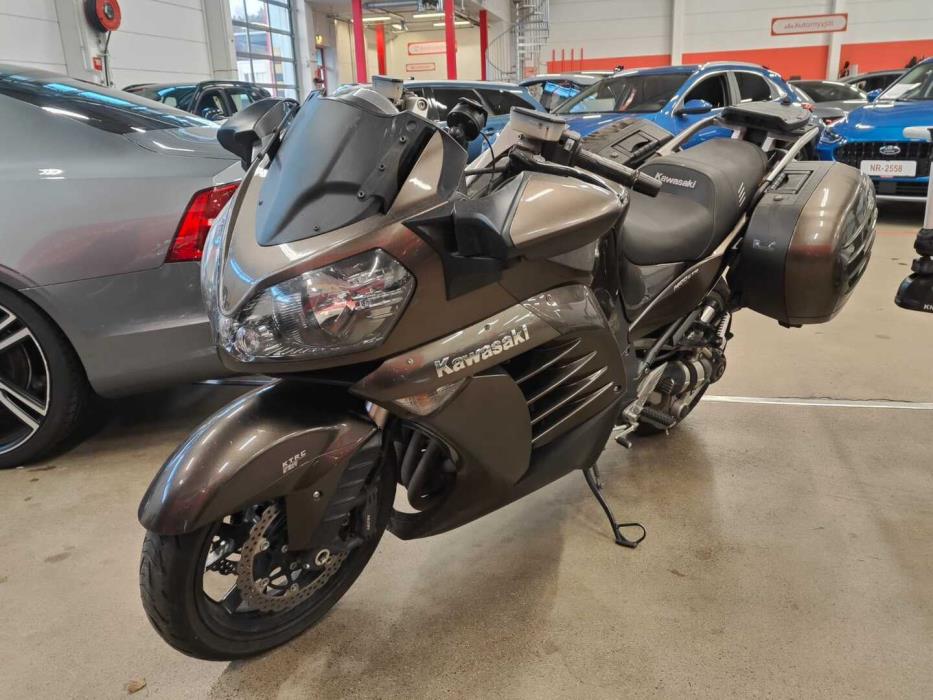 KAWASAKI GTR 2011