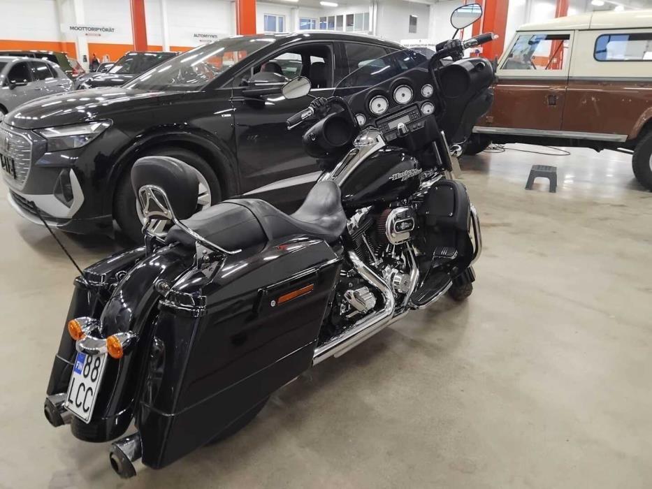 HARLEY-DAVIDSON TOURING 2011