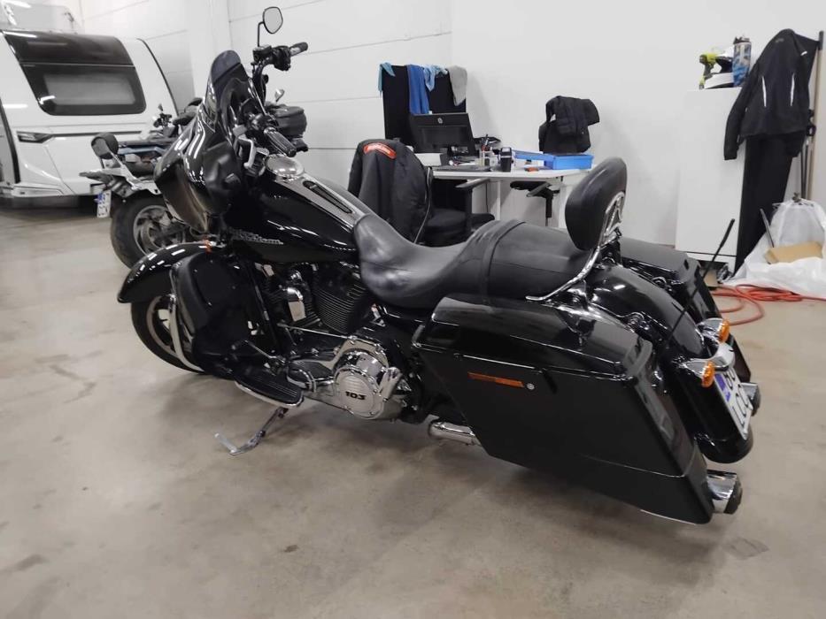 HARLEY-DAVIDSON TOURING 2011