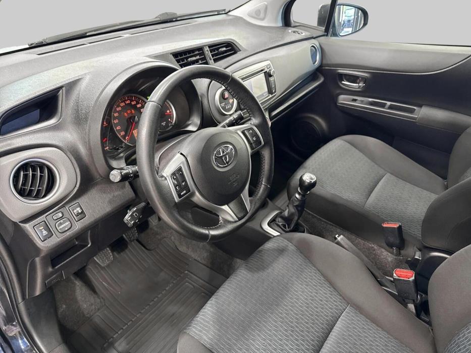 TOYOTA Yaris 2012