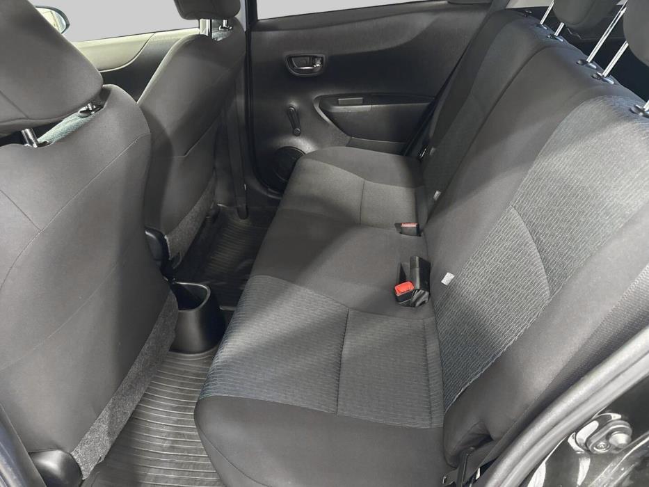 TOYOTA Yaris 2012