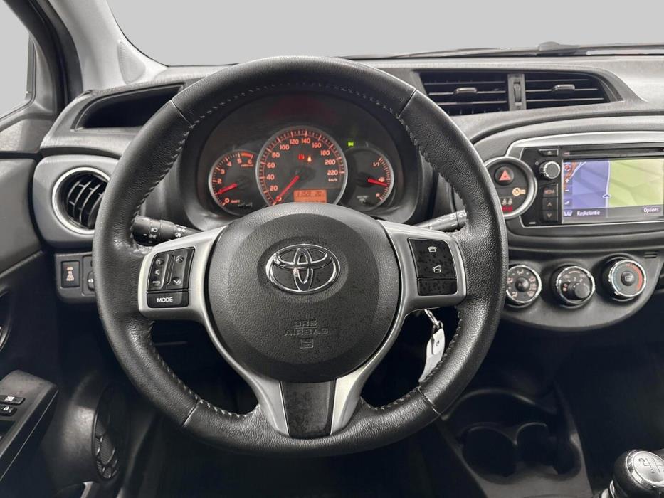 TOYOTA Yaris 2012