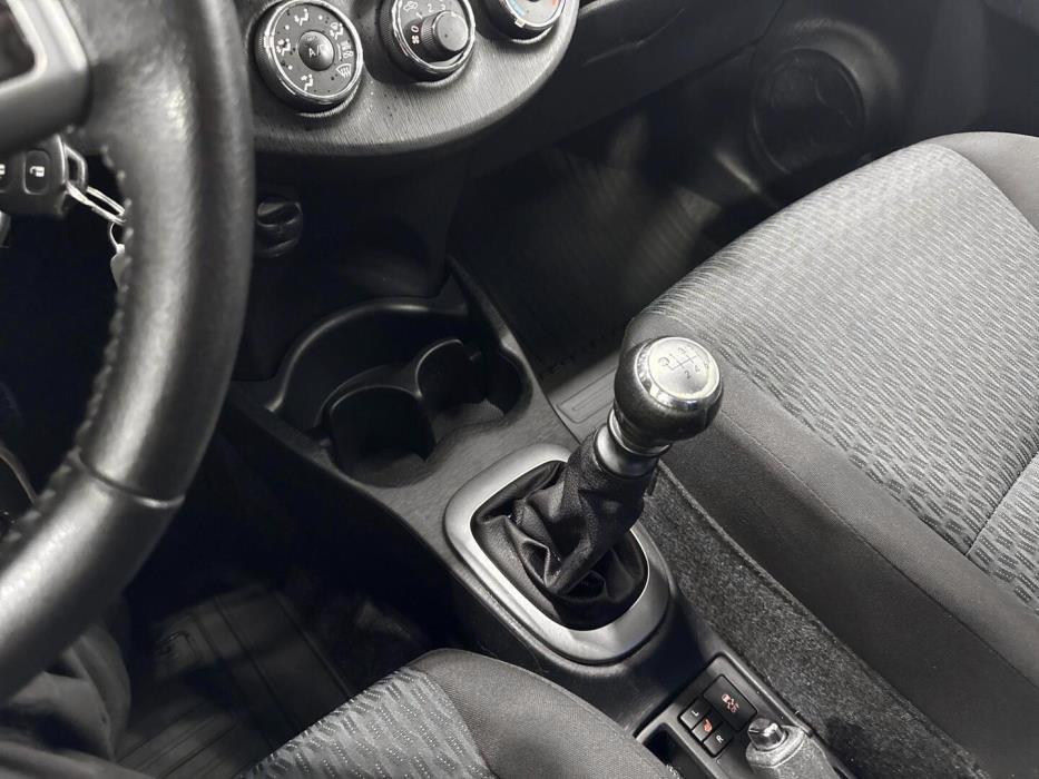 TOYOTA Yaris 2012
