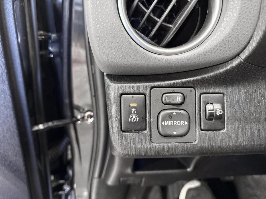 TOYOTA Yaris 2012