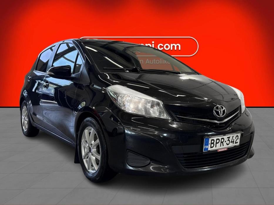 TOYOTA Yaris 2012
