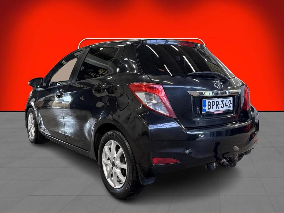 TOYOTA Yaris 2012