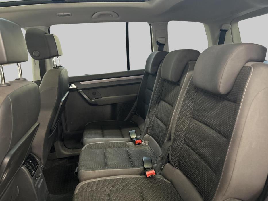 VOLKSWAGEN Touran 2015