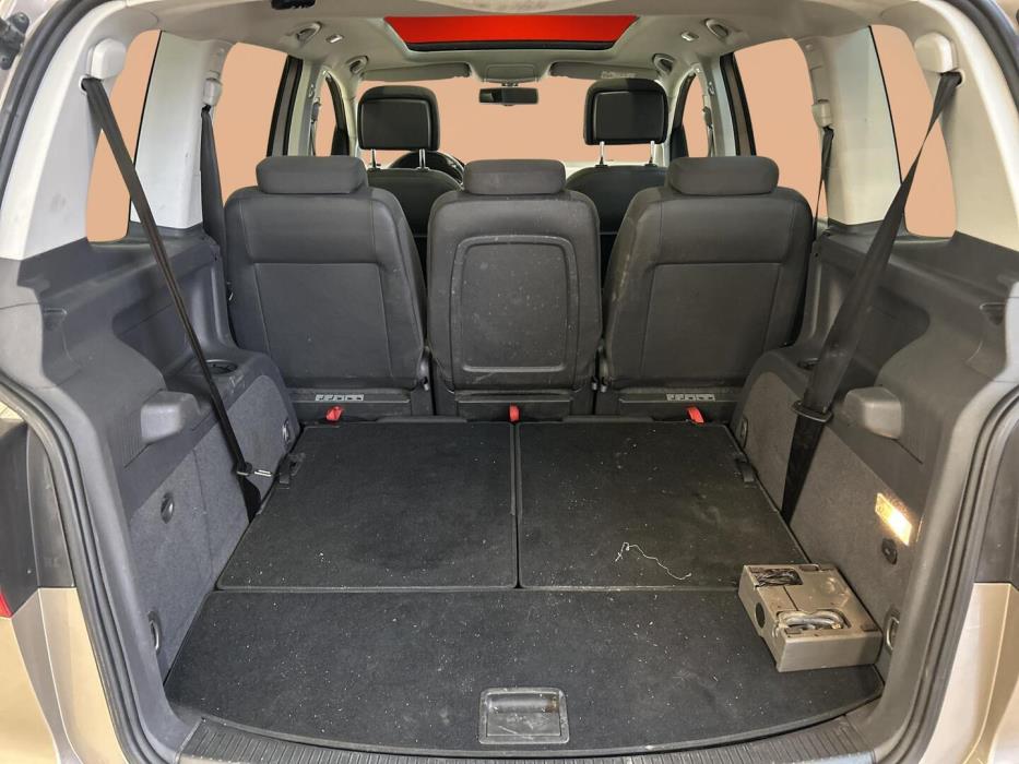 VOLKSWAGEN Touran 2015