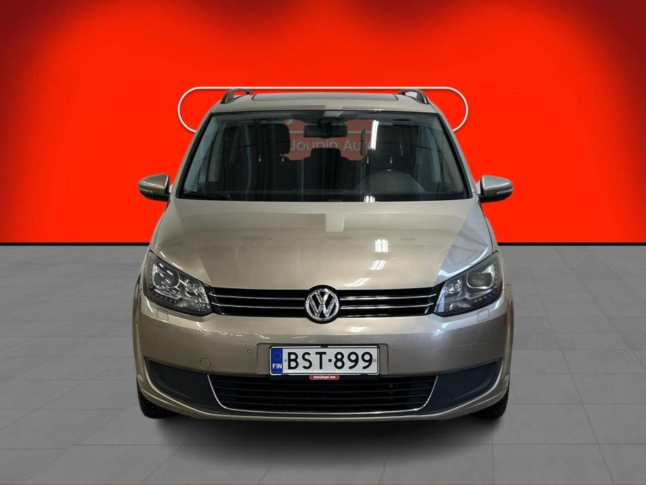 VOLKSWAGEN Touran 2015