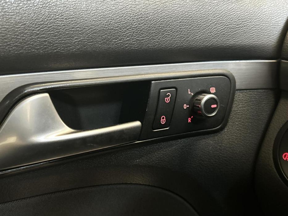 VOLKSWAGEN Touran 2015