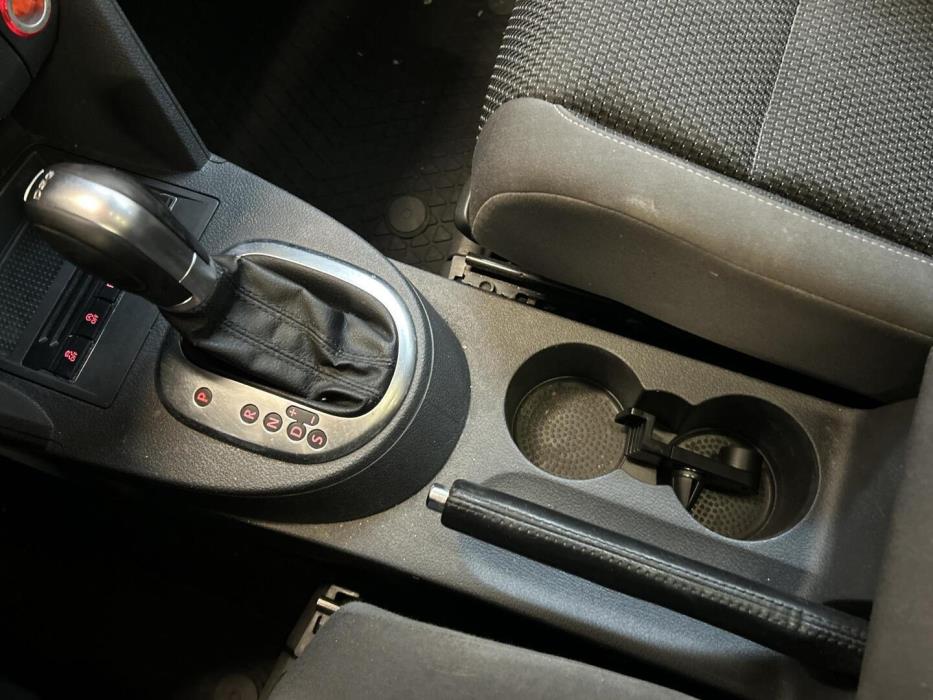 VOLKSWAGEN Touran 2015