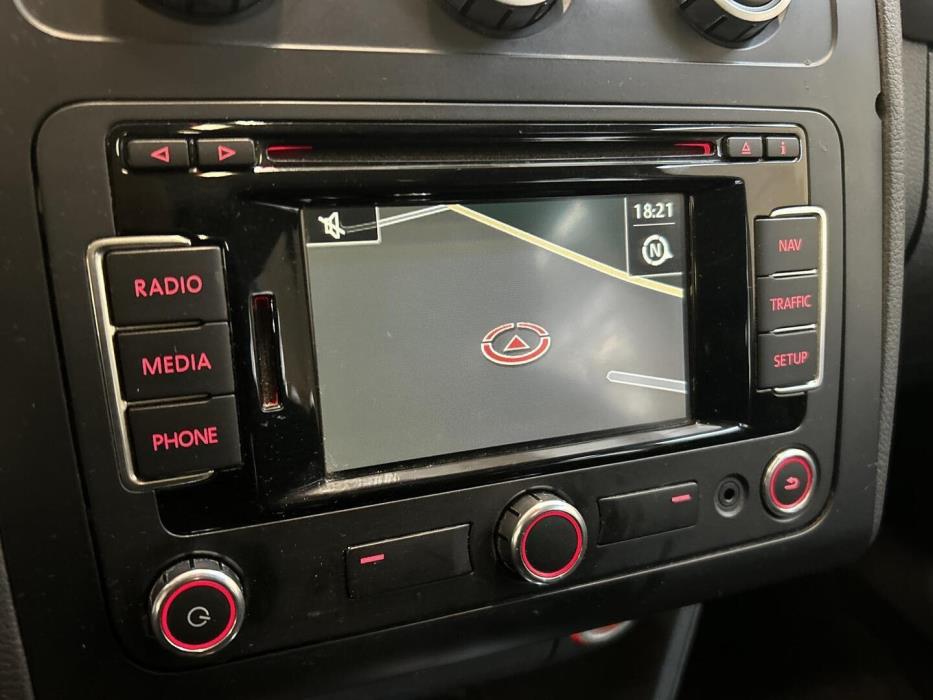 VOLKSWAGEN Touran 2015