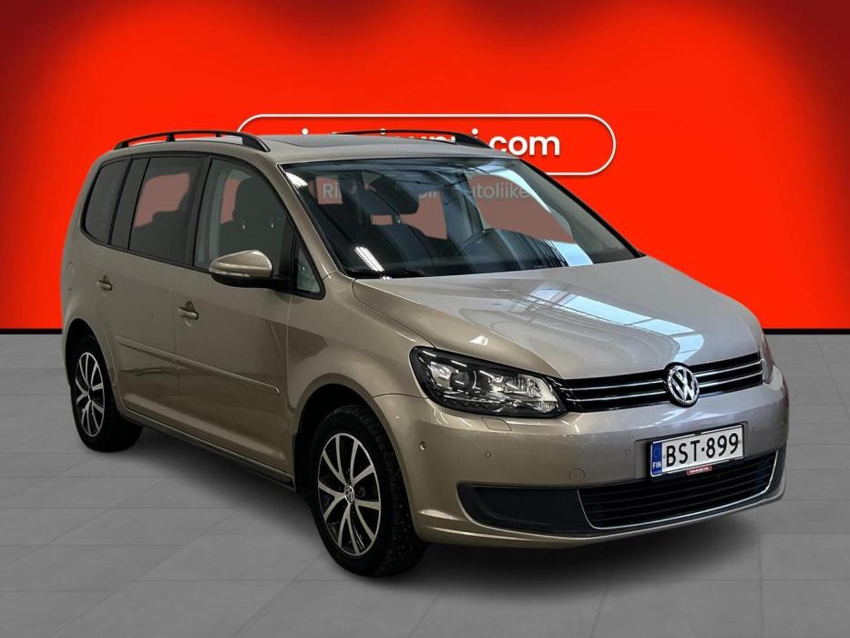 VOLKSWAGEN Touran 2015