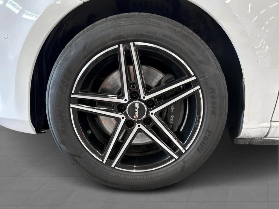 MERCEDES-BENZ V 2015